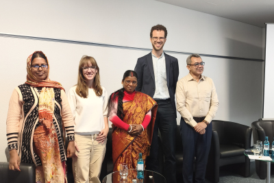 Asmaul Husna, Dr. Insa Thiele-Eich, Jamuna Rani, Dr. Max Stille und Md. Shamsuddoha (v. l. n. r.) bei der Podiumsdiskussion im Rahmen der Klimakonferenz in Bonn. Asmaul Husna, Dr. Insa Thiele-Eich, Jamuna Rani, Dr. Max Stille und Md. Shamsuddoha (v. l. n. r.) bei der Podiumsdiskussion im Rahmen der Klimakonferenz in Bonn.